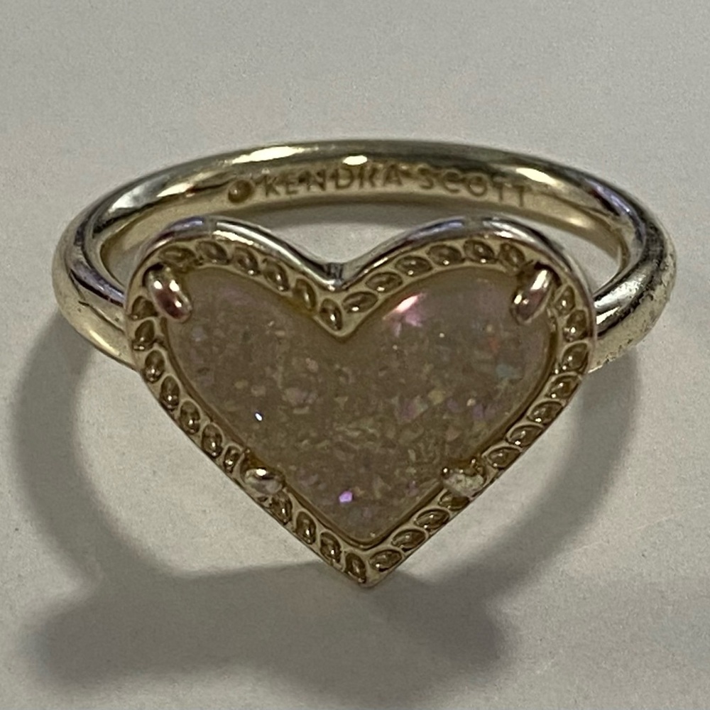 KENDRA SCOTT Iridescent Druzy Heart Ring Gold Tone w/Original Pouch Size 7